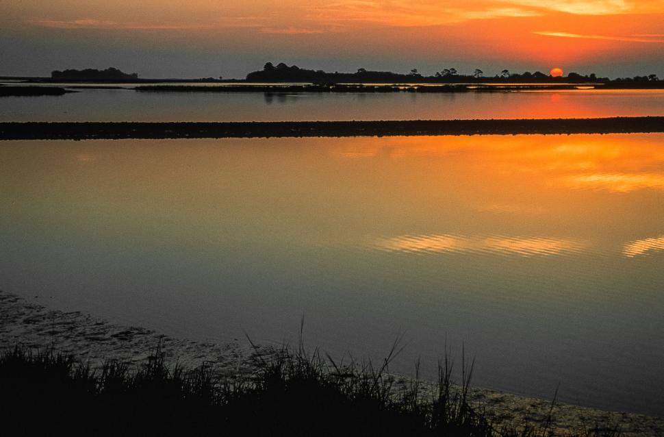 Free Image of Sunrise over marshes 