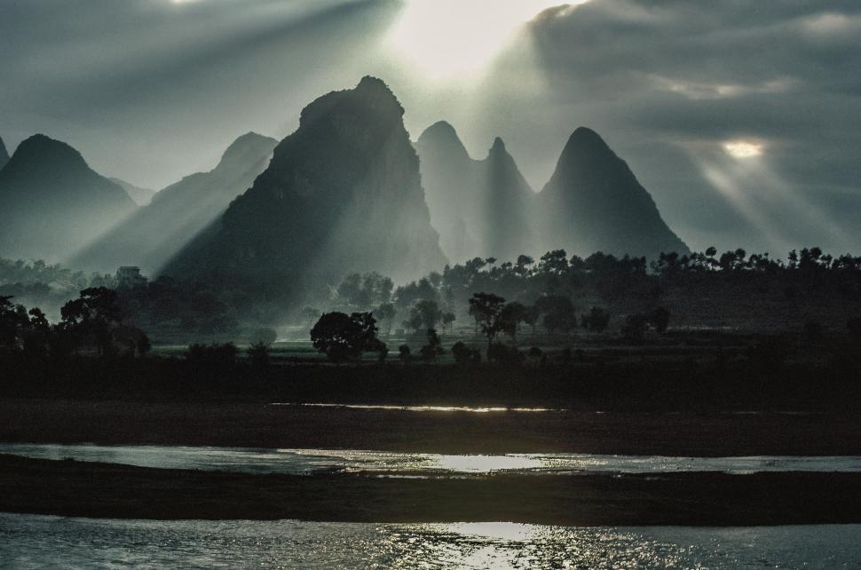 Free Image of Dawn over Guilin 