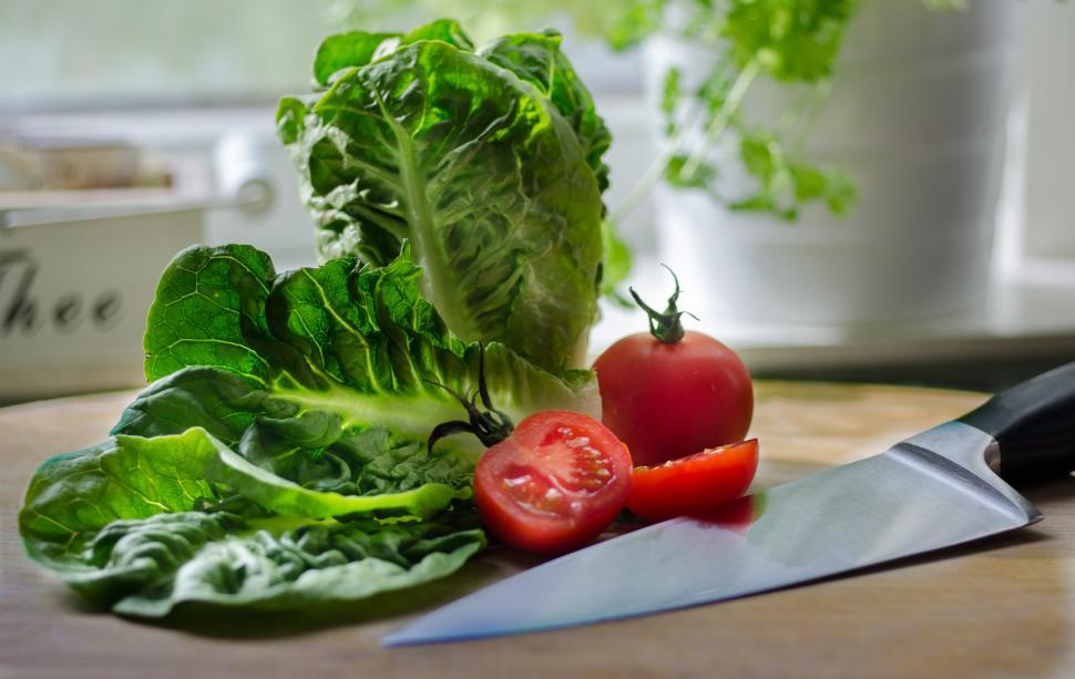 Free Image of Lettuce, Tomatoes, and Knife on Table 