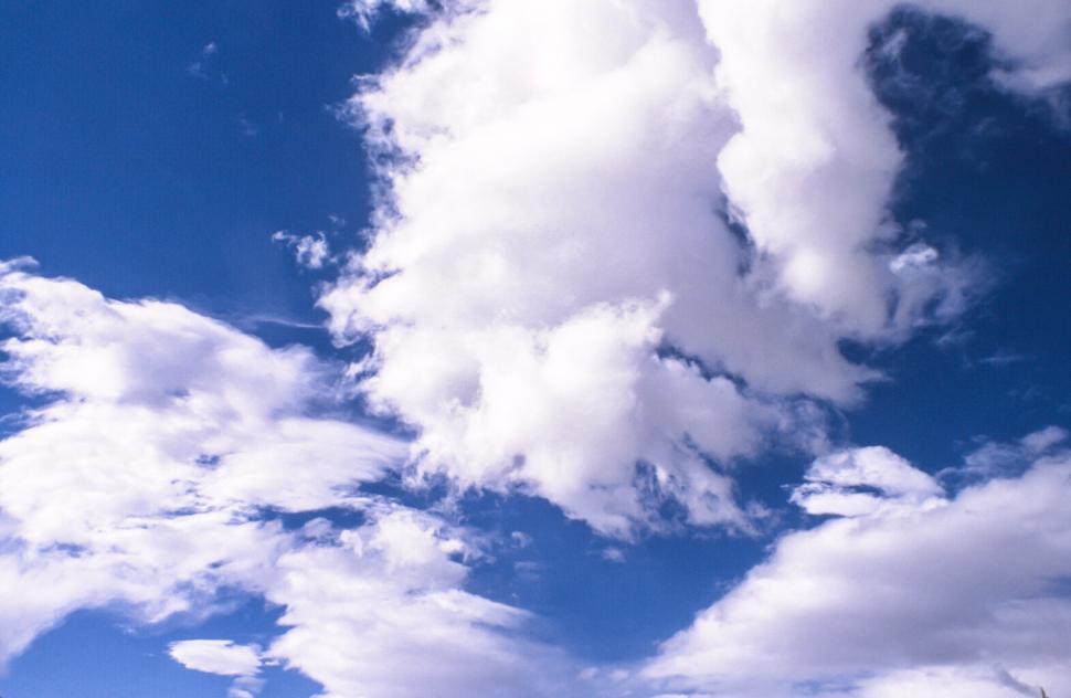 Free Image of Fluffy clouds 