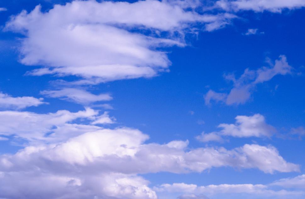 Free Image of Thin Clouds 