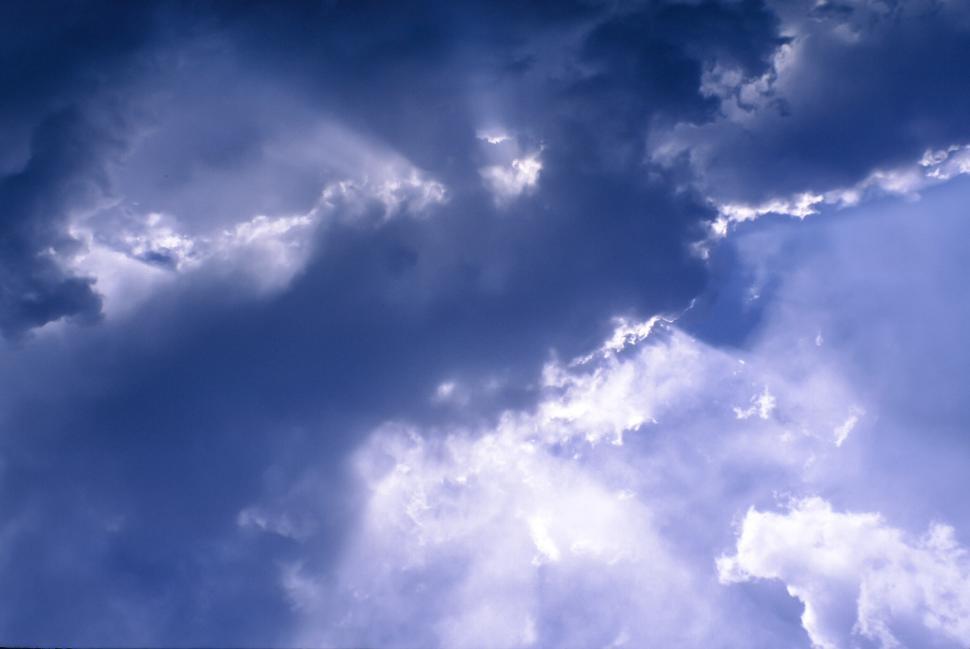 Free Image of Clouds and sun 