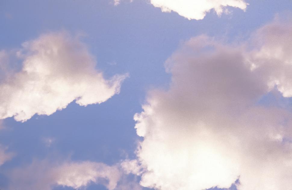 Free Image of Clouds with light blue sky 