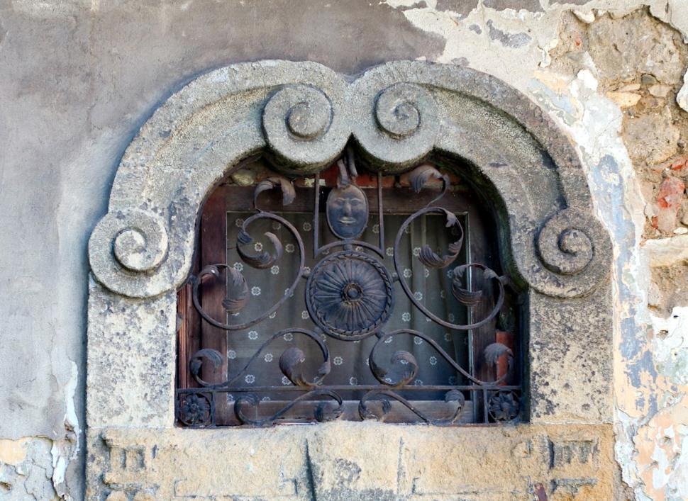 Free Image of Old house detail 