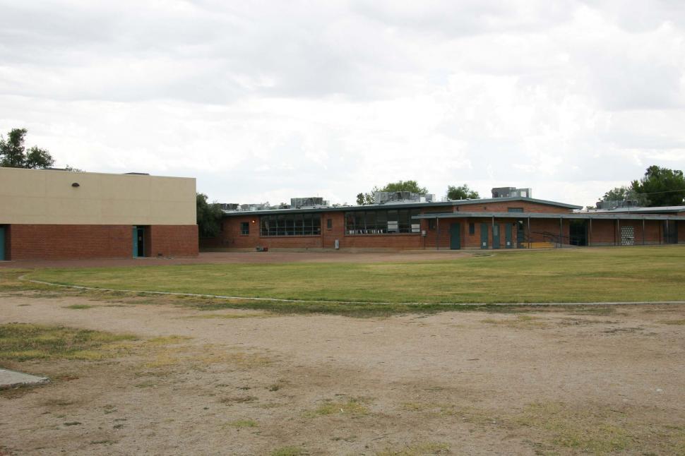 Free Image of Wide view of school building 
