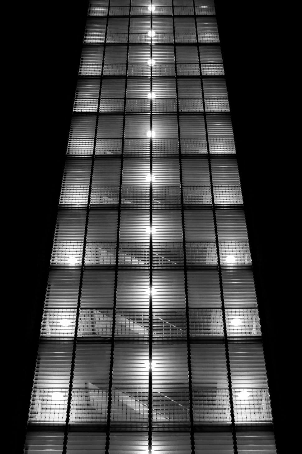 Free Image of Towering Skyscraper With Numerous Windows 