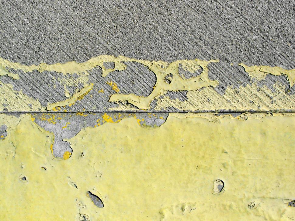 Free Image of Yellow Peeling Paint 