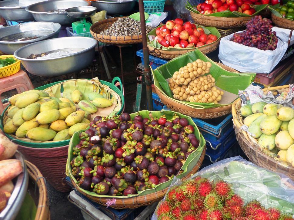 Free Image of Cambodian fruit stall 