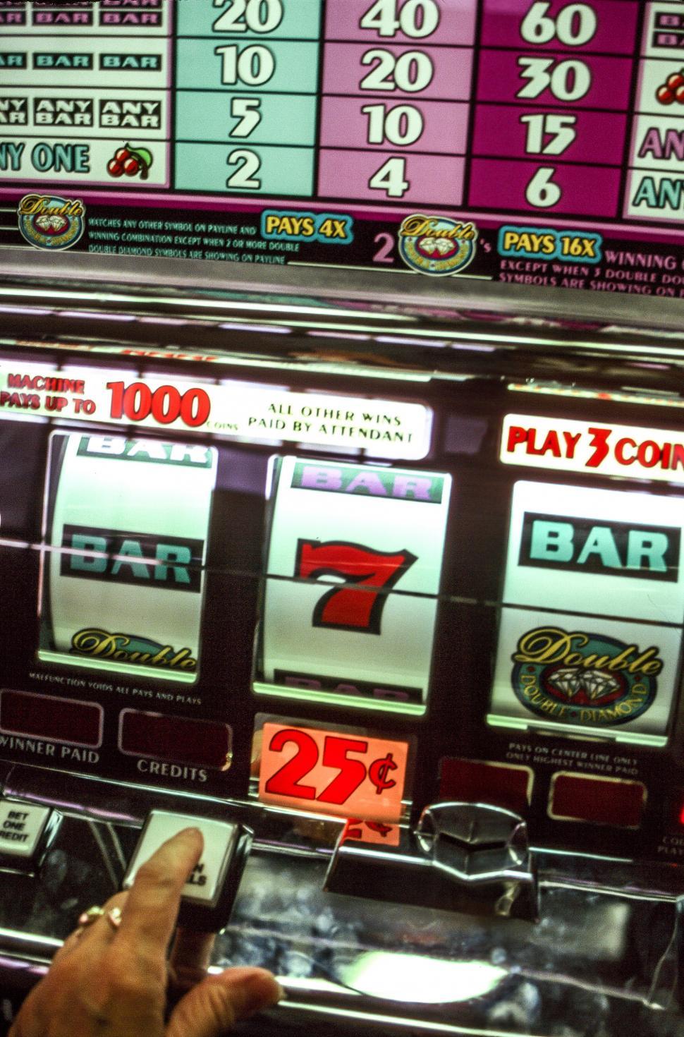 Free Image of Slot machine in Las Vegas 