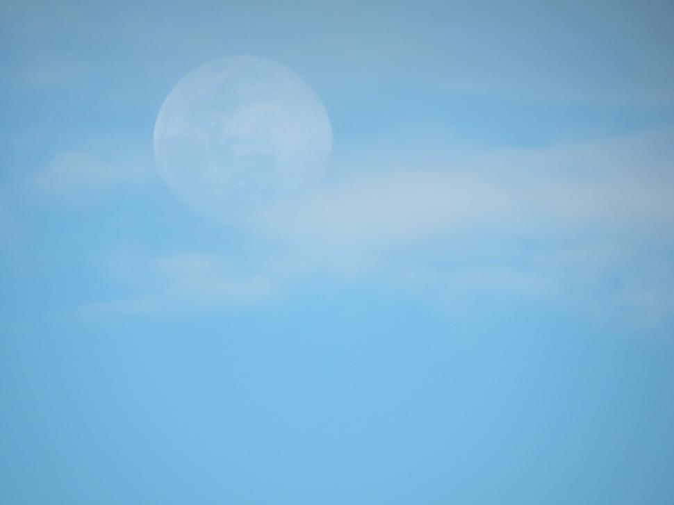Free Image of Full Moon in Daylight  