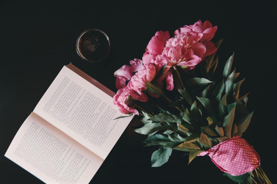 Free Image of Bouquet of Flowers Next to an Open Book 