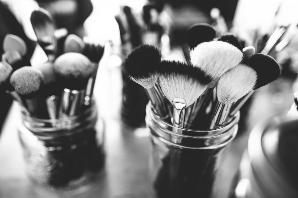 Free Image of Makeup Brushes in a Jar 