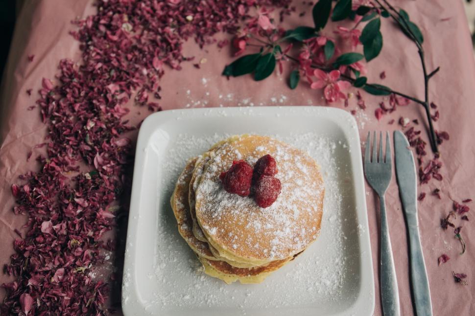 Free Image of Plate of Pancakes With Powdered Sugar and Raspberries 