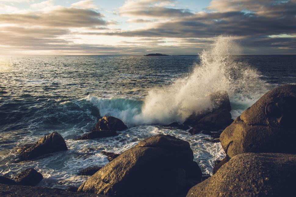 Free Image of Wave Crashing on Rocks in Ocean 