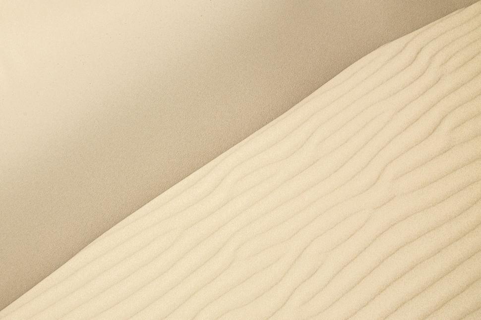 Free Image of Close Up of a Bed With White Comforter 