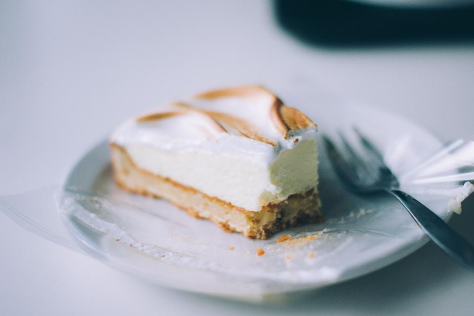 Free Image of A Piece of Cake on a White Plate 