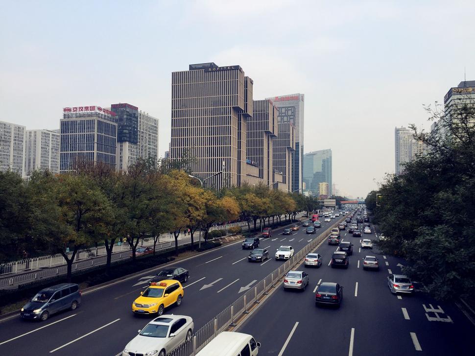 Free Image of Bustling City Street With Heavy Traffic and Tall Buildings 
