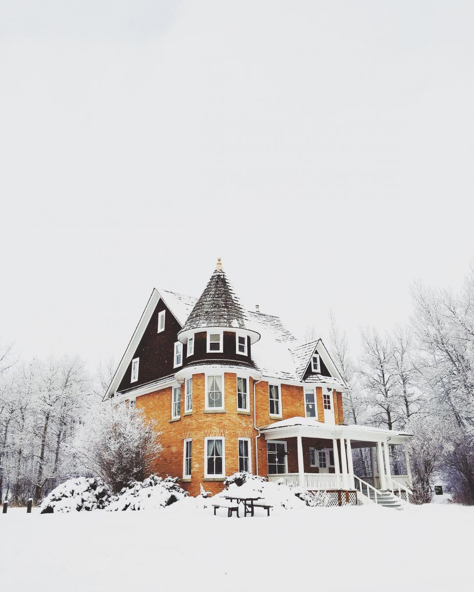 Free Image of Snow-covered Big House 
