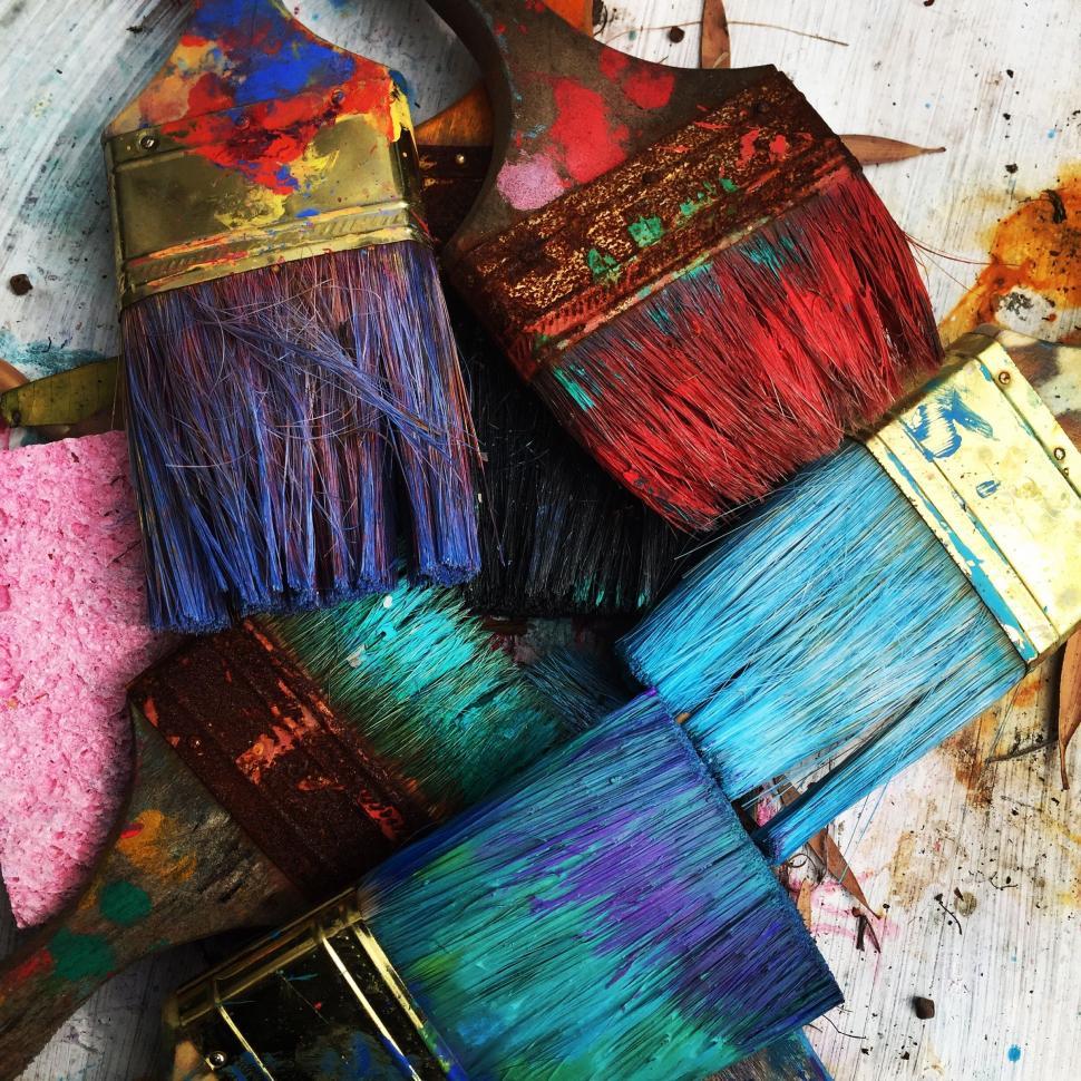 Free Image of Assorted Paint Brushes Arranged on Table 