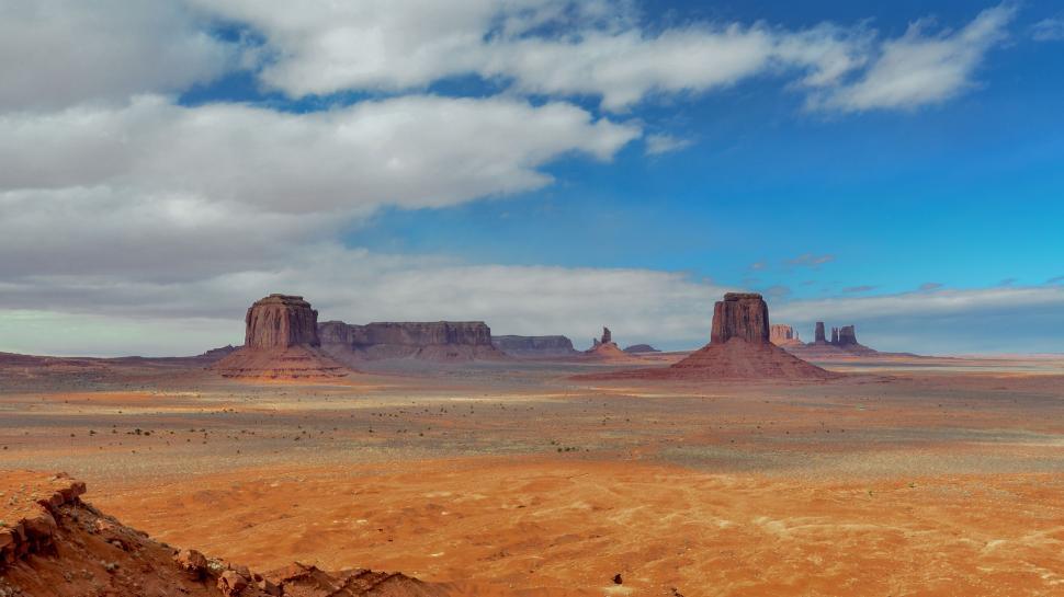 Free Image of Desolate Desert Landscape With Mountains and Clouds 