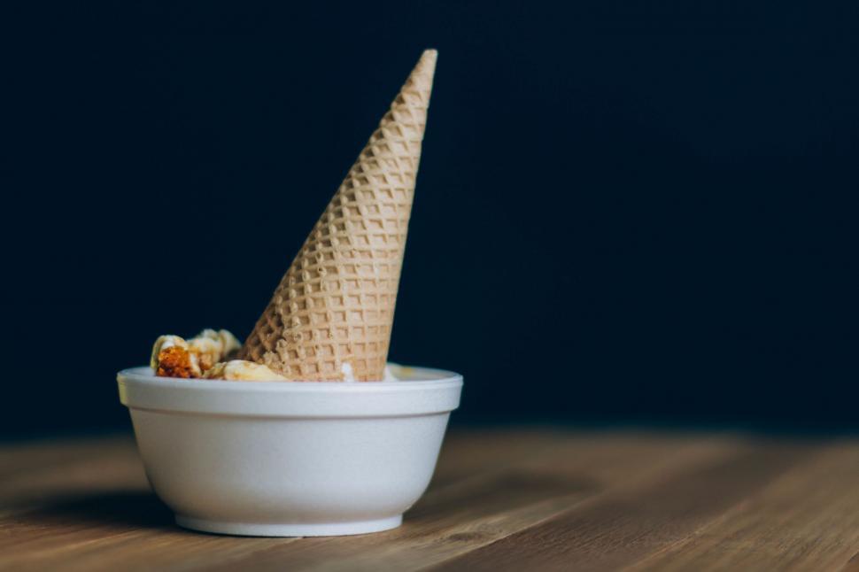 Free Image of Ice Cream Cone in Bowl 