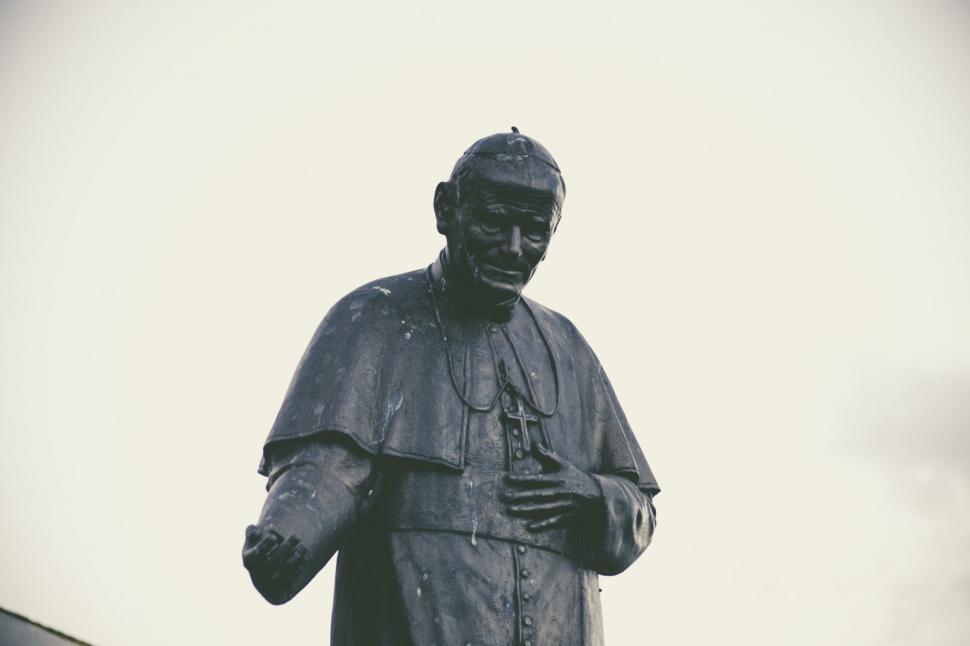 Free Image of Statue of a Man in Black and White 