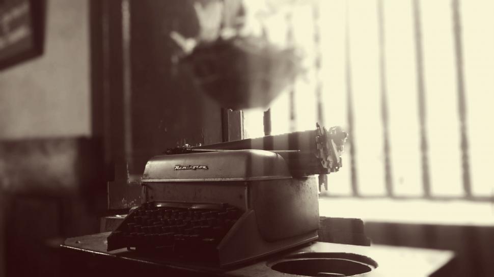 Free Image of Vintage Typewriter on Desk 