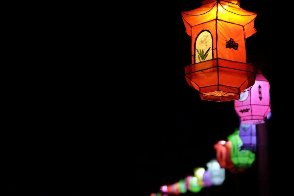Free Image of Long Line of Paper Lanterns in the Dark 