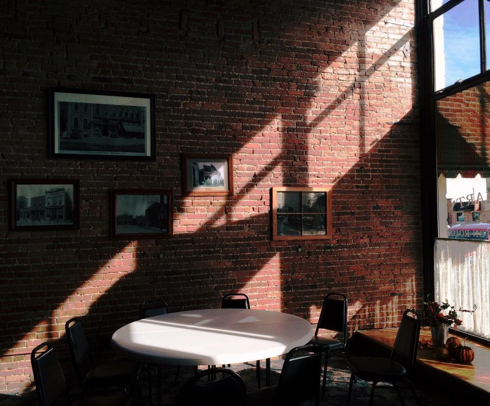 Free Image of Table and Chairs in Room With Brick Wall 