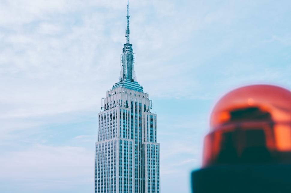 Free Image of Blurry Picture of Tall Building With Dome on Top 