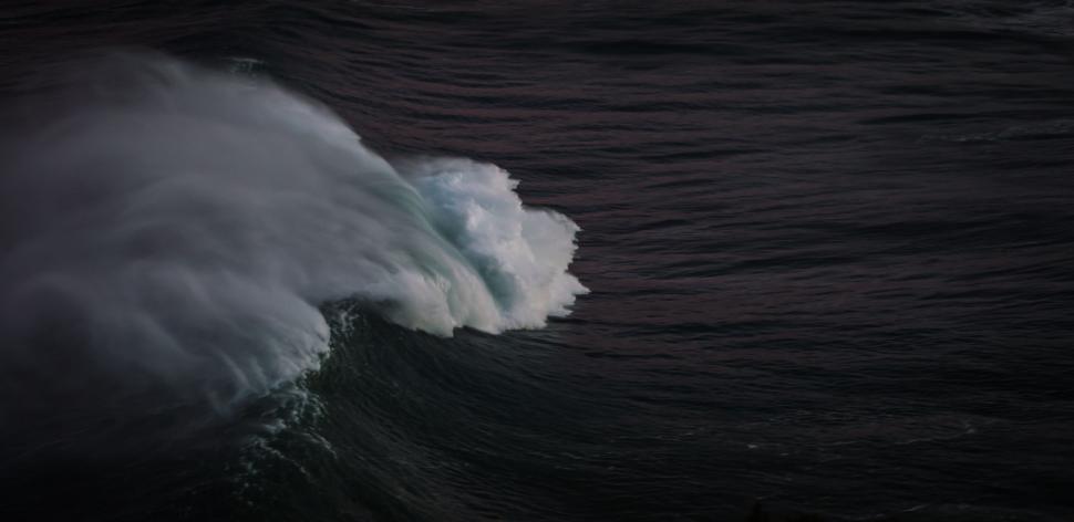 Free Image of Majestic Wave Crashing in the Ocean 