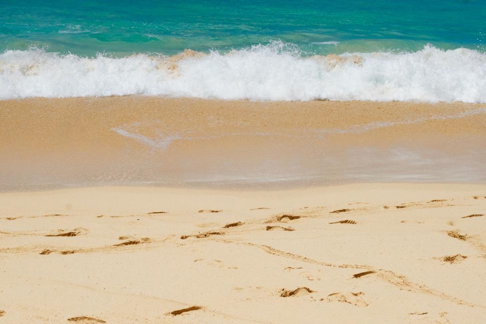 Free Image of Sandy Beach With Waves Rolling In 