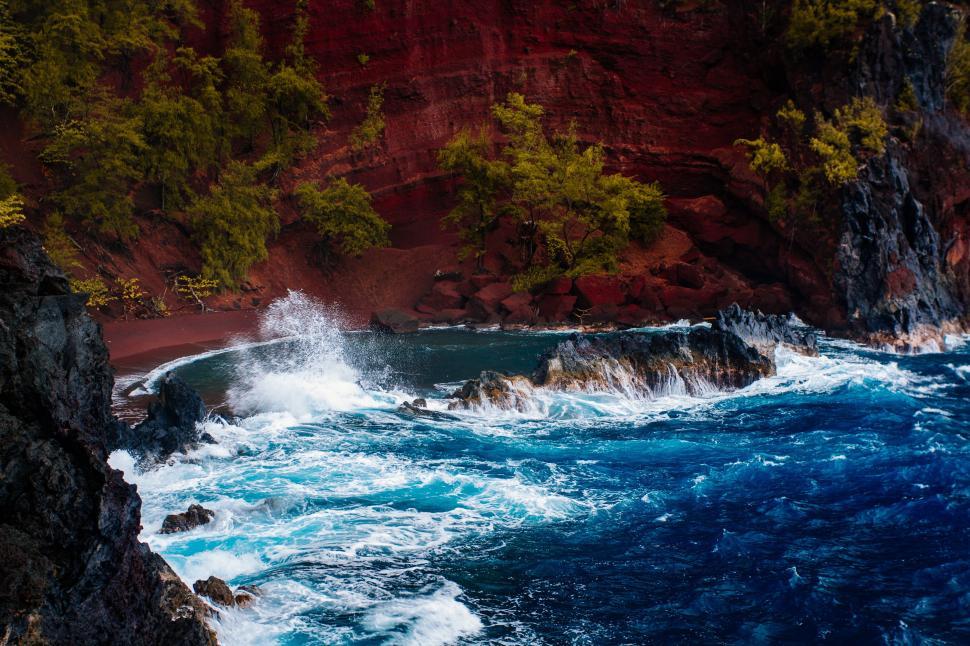 Free Image of Magnificent Water Body Alongside Rocky Cliff 