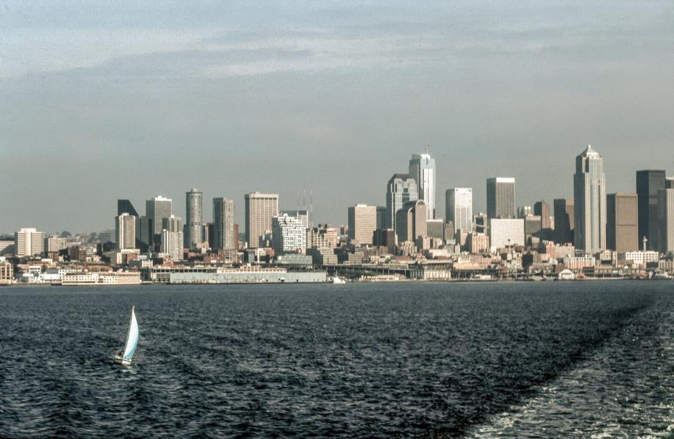 Free Image of Seattle from the water 
