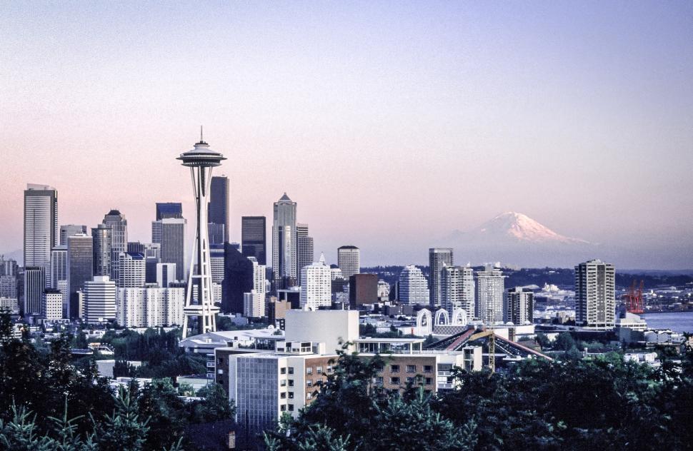 Free Image of Skyline of Seattle with Mount Rainier 