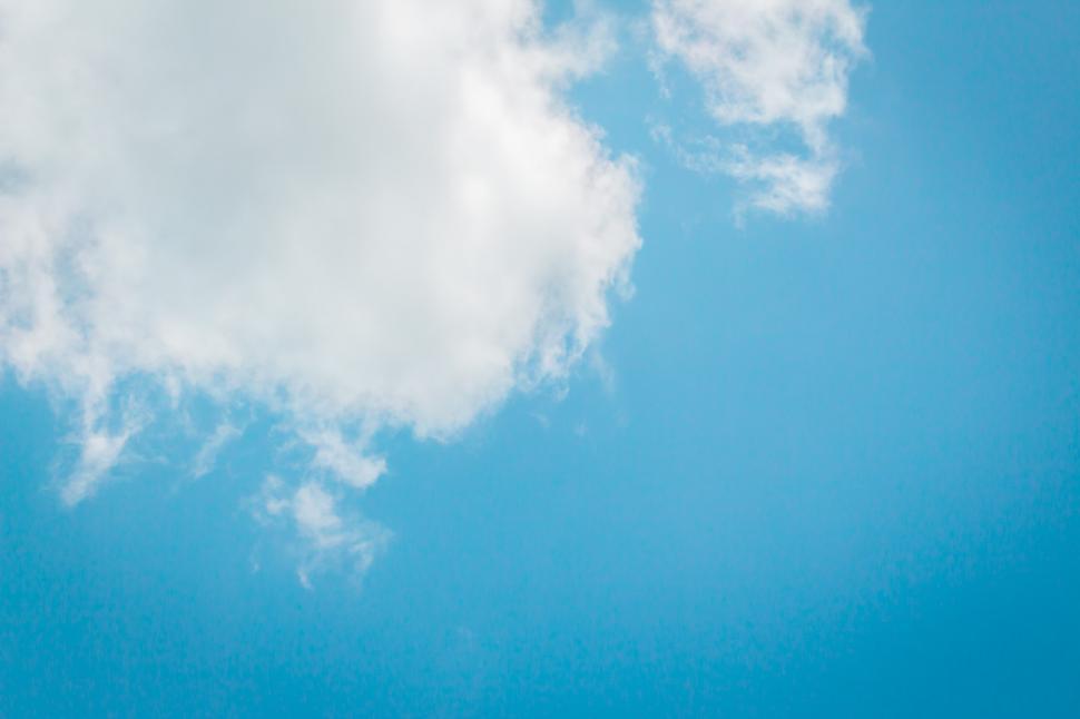 Free Image of blue sky with white cloud 