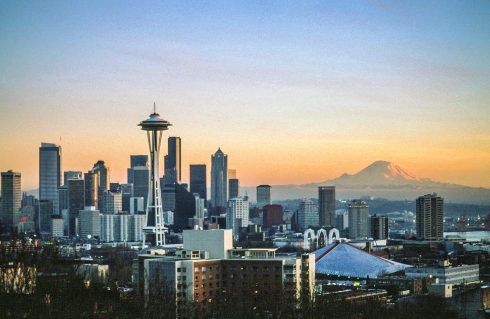 Free Image of City of Seattle with Mount Ranier 