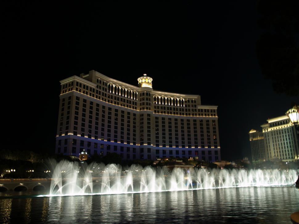 Free Image of Bellagio fountain display in Las Vegas 