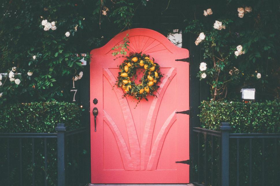 Free Image of Red Door With Wreath 