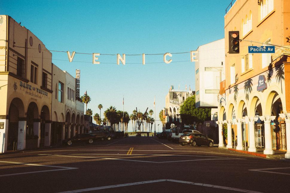 Free Image of Venice Street Sign on Urban Road 