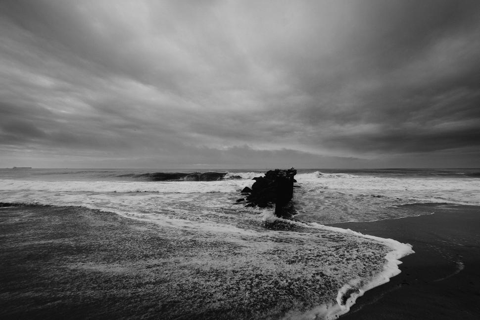 Free Image of Black and White Photo of the Ocean 