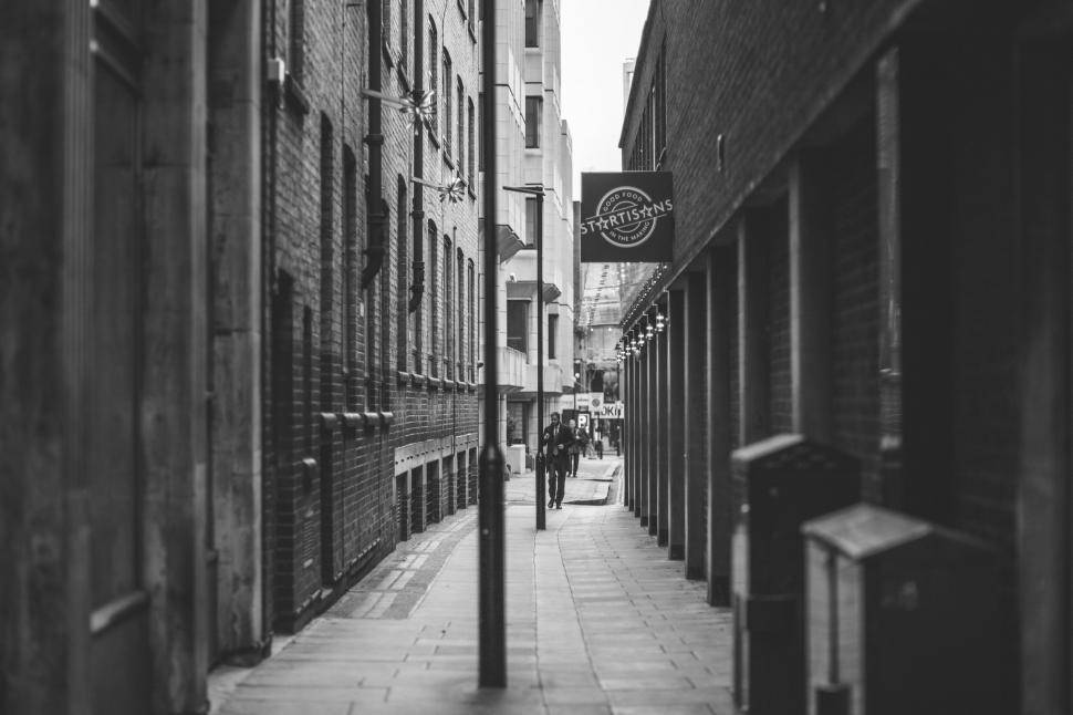 Free Image of City Street in Black and White 