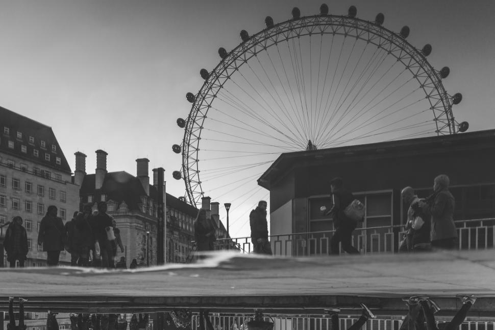 Free Image of Ferris Wheel in Black and White 