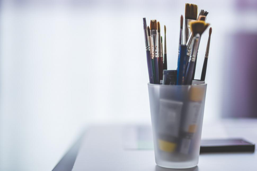 Free Image of Cup Filled With Brushes on Table 