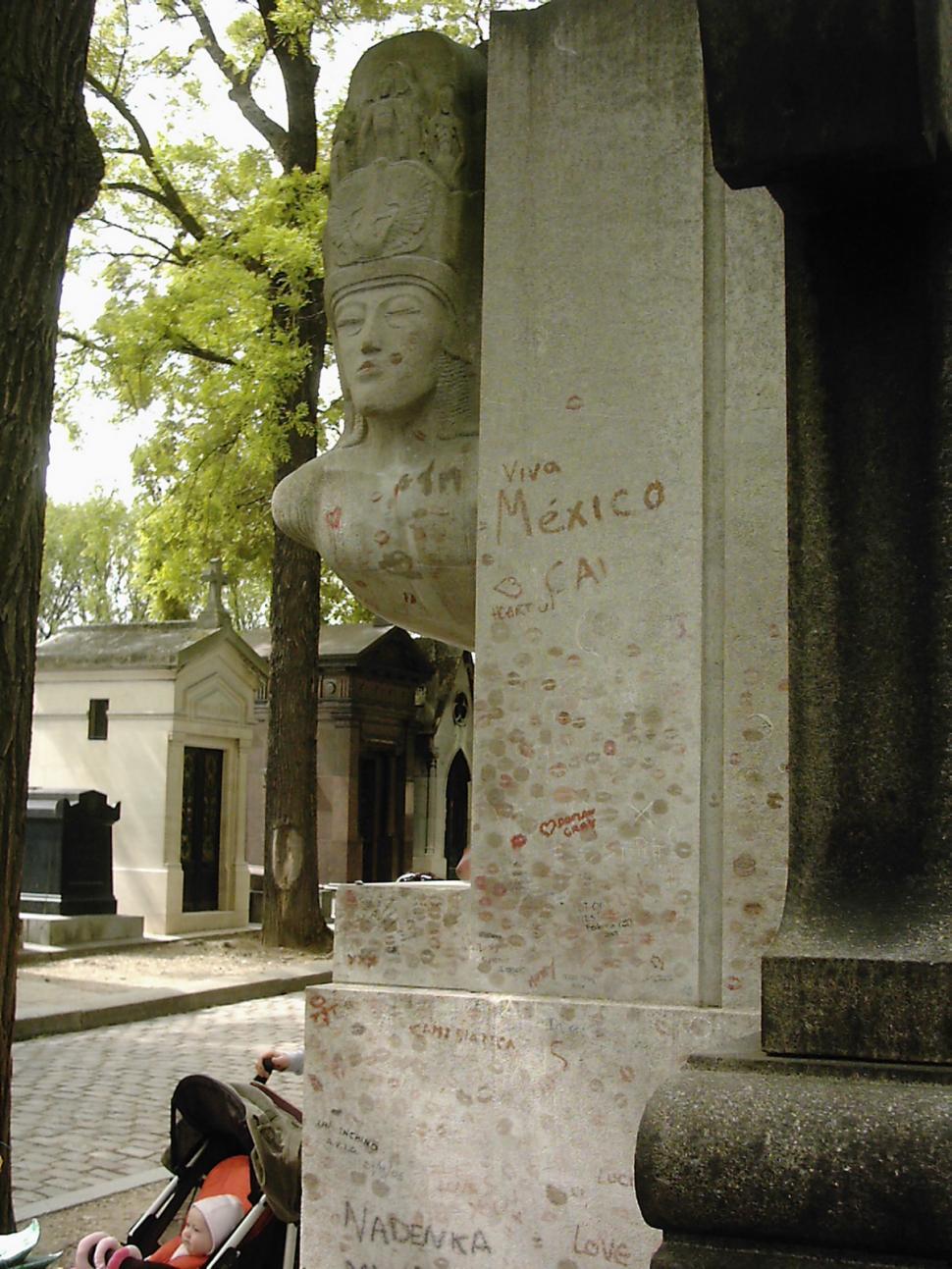 Free Image of Oscar Wildes Grave 