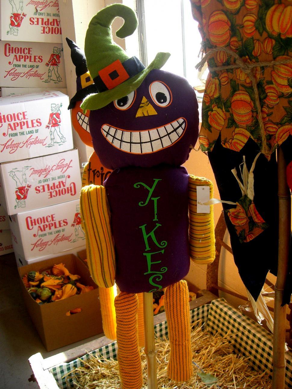 Free Image of Scarecrow With Green Hat and Pumpkin 