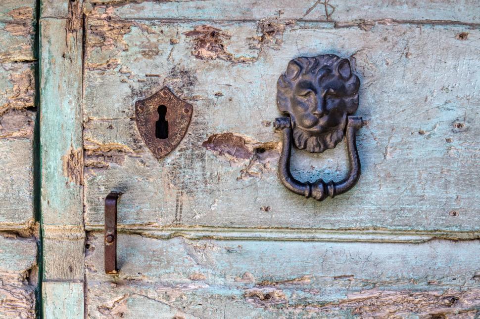 Free Image of Old door knocker 