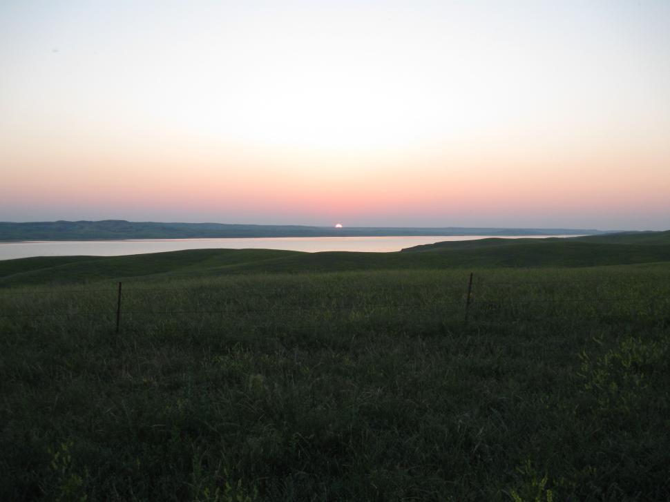 Free Image of Sunset across Lake 