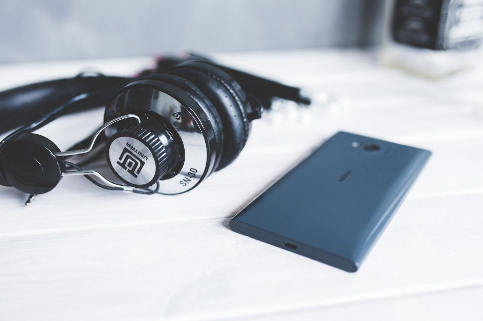Free Image of Cell Phone and Headphones on Table 