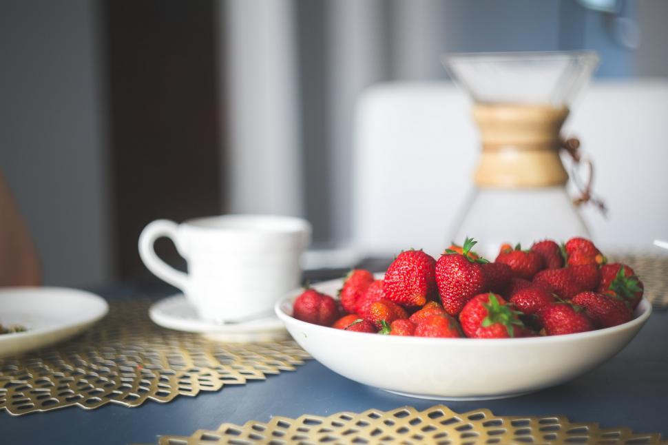 Free Image of A Bowl of Strawberries on a Table 